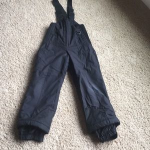 Black size 8 snow bibs excellent condition